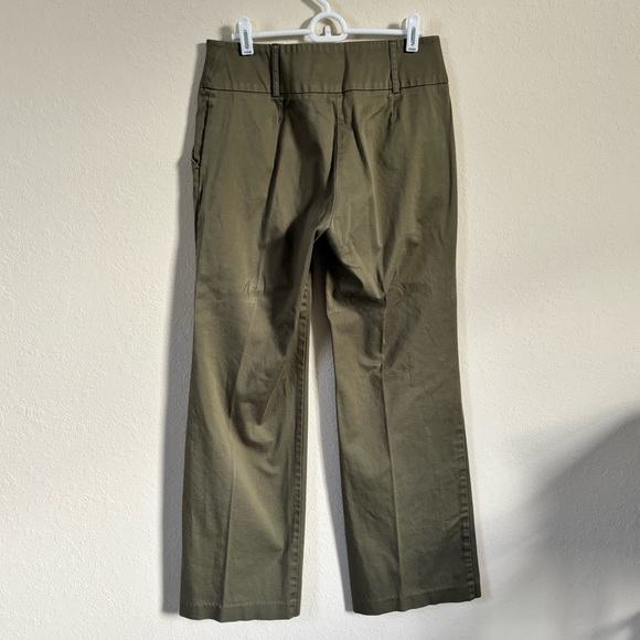 Women’s New York & Company Green Pants. Size 4 - Picture 6 of 6